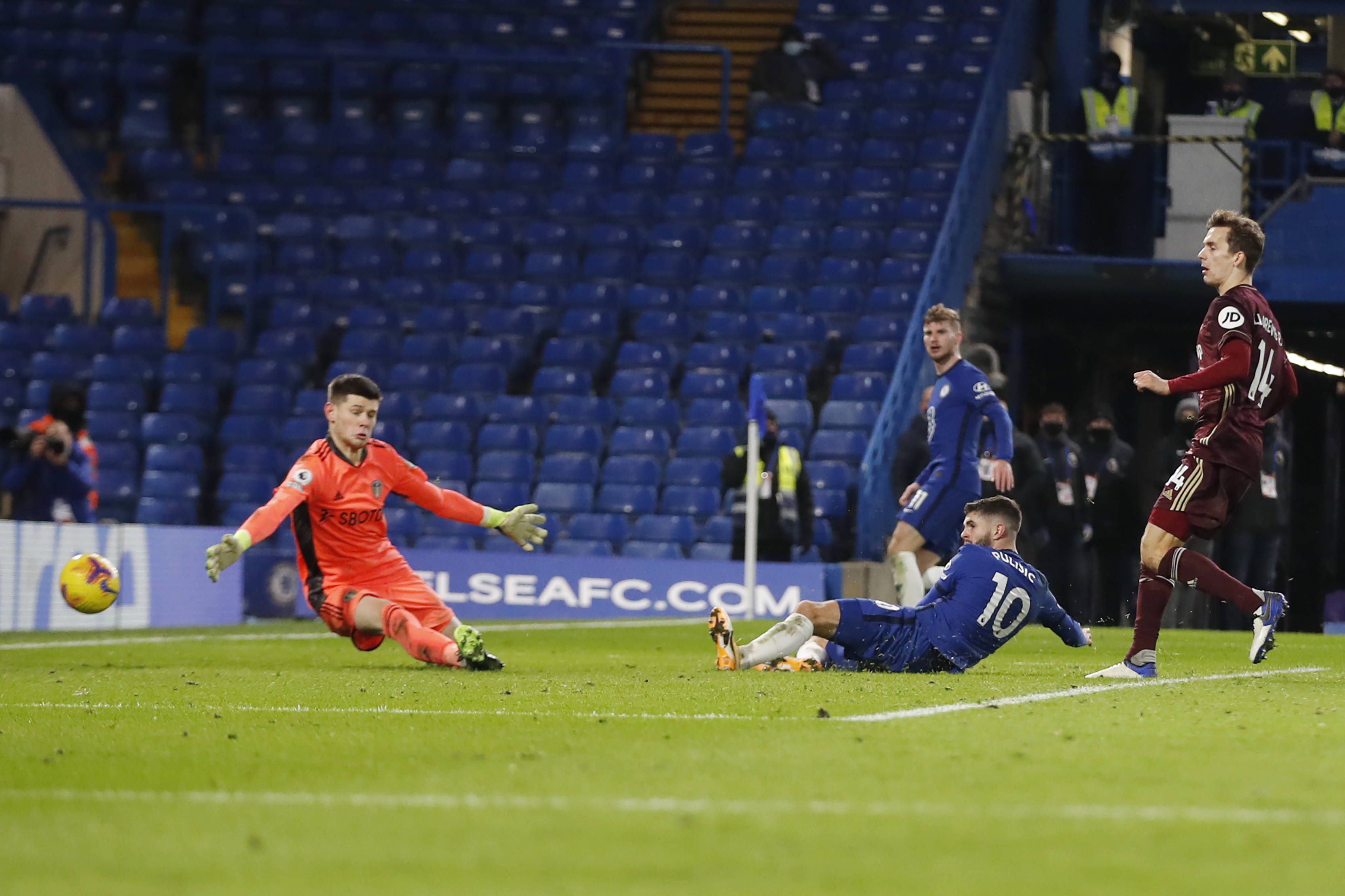 边路回防 边路回防